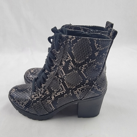 Time and Tru memory foam chunky heel lace up snake print platform combat boots - Picture 3 of 7